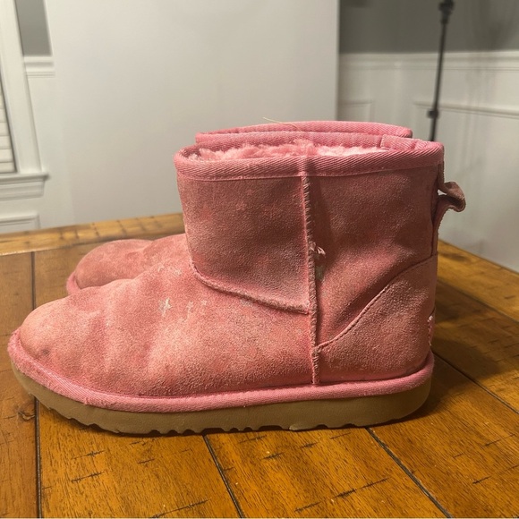 Ugg Girls Pink Kids’ Classic Mini Stars II Shearling Boots, Size 4 - Picture 1 of 7
